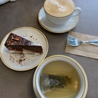 cake and drinks at Nordvegan in Oslo