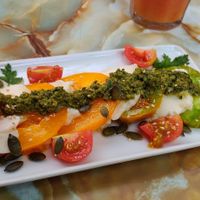 Tomato and mozzarella with pesto 🍅🇮🇹💚 at Le Faitout Vegan in Paris