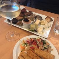 Sharing at Le Faitout Vegan in Paris