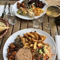 Tartare et assiette  at Le Faitout Vegan in Paris