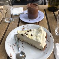 Cheesecake chocolat blanc / chocolate mouss at Le Faitout Vegan in Paris