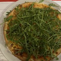 Rucola Pizza mit veganen Köse  at La Locanda in Muenster