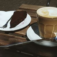 Warm Chai Latte w/ Chocolate Beetroot Tarte at Full Circle - Zuid in Ghent