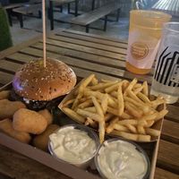 Magic mushroom burger, nuggets and vegenaise   at Las Vegan's - Kazinczy Trailer in Budapest