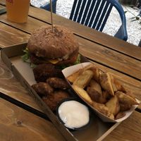 Lord Seitan, Nuggets and Fries at Las Vegan's - Kazinczy Trailer in Budapest