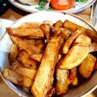 Handmade organic chips at Holy Cow in Edinburgh