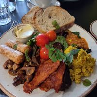 Full breakfast with haggis at Holy Cow in Edinburgh