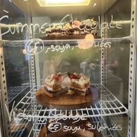 cakes at Holy Cow in Edinburgh