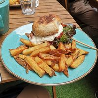Pulled jack fruit burger and chips at Holy Cow in Edinburgh