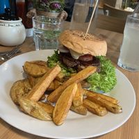 The huge Mu Quarterpounder Burger with chunky chips at Holy Cow in Edinburgh