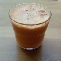 Fresh Apple - Ginseng - Carrot juice. at Love Me Cru in Paris