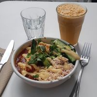 Buddah bowl Veganibore con zumo at So Nat - Bourdaloue in Paris