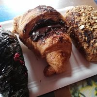 Currants, hezelnut cream and fagottino with jam at Pappare' in Bologna