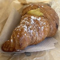 Cornetto vegano alla crema  at Pappare' in Bologna