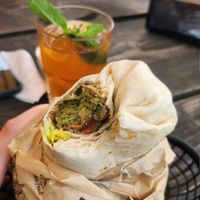 Falafelwrap in vegan, Zitroneneistee at Burro Burro in Konstanz