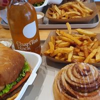 Spicy burger and vegan cinnemon roll at Season Square in Paris