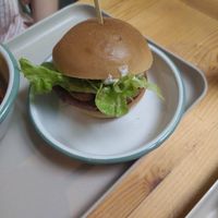Aioli burger, gluten free at Season Square in Paris