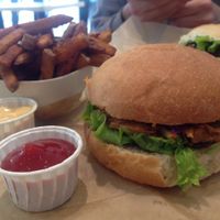 pulled jackfruit burger at Season Square in Paris