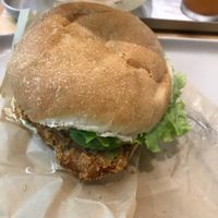 Crispy burger at Season Square in Paris