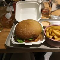 Crispy burger with fries and spicy mayo and iced tea at Season Square in Paris