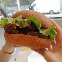 Bbq burger at Season Square in Paris