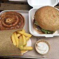 Season burger, fries, aioli and cinnamon bun at Season Square in Paris