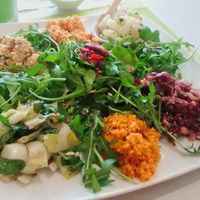 Various raw salads at L'Essentiel Saveurs Crues in Montpellier