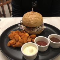 Jackfruit burguer, no fries.   at Veganerie - Ratchathewi in Bangkok