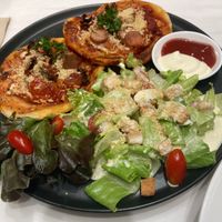 Pizza Roti Set at Veganerie - Ratchathewi in Bangkok