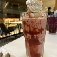 Strawberry cheesecake frappee  at Veganerie - Ratchathewi in Bangkok