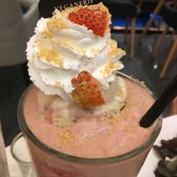Strawberry cheesecake smoothie at Veganerie - Ratchathewi in Bangkok
