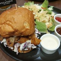 Pulled mushroom burger at Veganerie - Siam Paragon in Bangkok