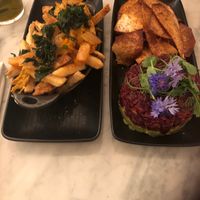 Frittes Kimchi (yummy et spicy!) et tartare de betteraves (onctueux et délicieux!) at LOV - McGill in Montreal