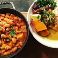 Cassoulet de légumes et Cari coco at LOV - McGill in Montreal