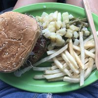 Hamburguesa de garbanzo con orden de papas  at Veganisimo Loncheria in Mexico City