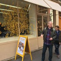 Front with 3 happy vegans at Jay & Joy in Paris