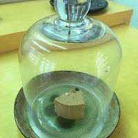 I love that you can sample their fauxmages 💜 at Jay & Joy in Paris