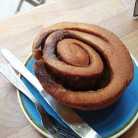 Cinnamon bun at Cascara in Bath