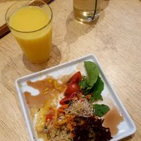 Salad:
- leafy greens, quinoa with bell peppers, carrot strands with spices, cherry tomatoes, alfalfa sprouts, orange dressing with paprika, ginger and pepper at Mantra Gastronomia e Arte in Porto Alegre