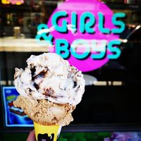 Gingerbread ice cream on the bottom, and Tiramisu ice cream on the top 🍦 at Girls and Boys in Fitzroy