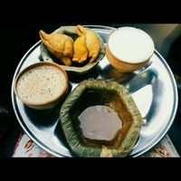 samosa chai at Balwant Singh's Eating House in Kolkata
