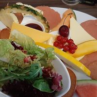 Salatdressing war lecker, Wurstersatz ebenfalls at Cafe Jolie in Regensburg