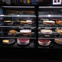 Die linke Seite komplett vegan!!! Im Winter noch mehr at Cafe Jolie in Regensburg