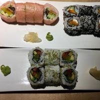 Hello Pinky (Futo Maki) & Creamy Sweet Orange (Ura Maki) (right hand-side); The Vegan Sesame (Ura Maki) (left hand-side) at MakiMaki Sushi Green in Cologne