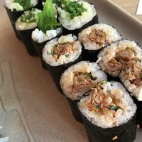 Hinten No:55 wakame rolls (unspektakulär) Vorne No:58 mit rauchiger jackfruit. Mein Favorit! 5/5  at MakiMaki Sushi Green in Cologne