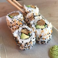 No:66 mit Seitan und Avocado. Auch sehr lecker. Allerdings sehr teuer  at MakiMaki Sushi Green in Cologne