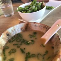 Misosuppe und frische, heiße Edamame   at MakiMaki Sushi Green in Cologne