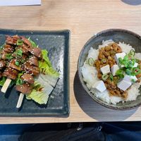 2 starters: Yakitofi skewers and Natto Don at MakiMaki Sushi Green in Cologne