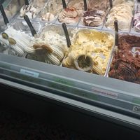 Toda la fila delantera es de sabores veganos at Gelateria Tramonti in Cartagena