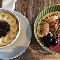 Oats and berry smoothie bowl at Bodhi Leaf Eatery in Denpasar